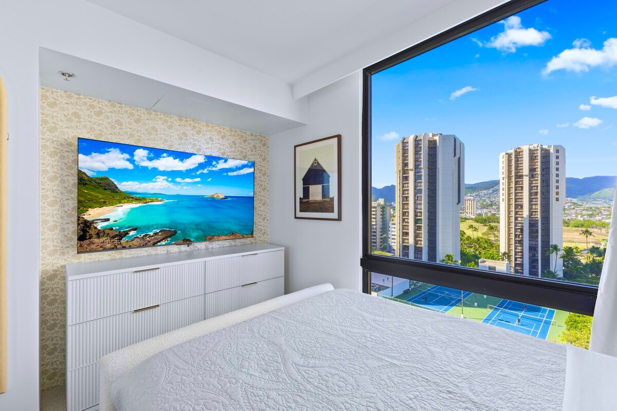 16F-Grand Diamond Head View-2BR-Waikiki w/Parking!