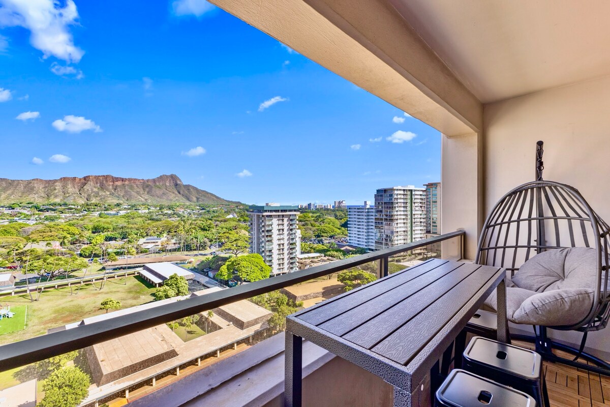 16F-Grand Diamond Head View-2BR-Waikiki w/Parking!