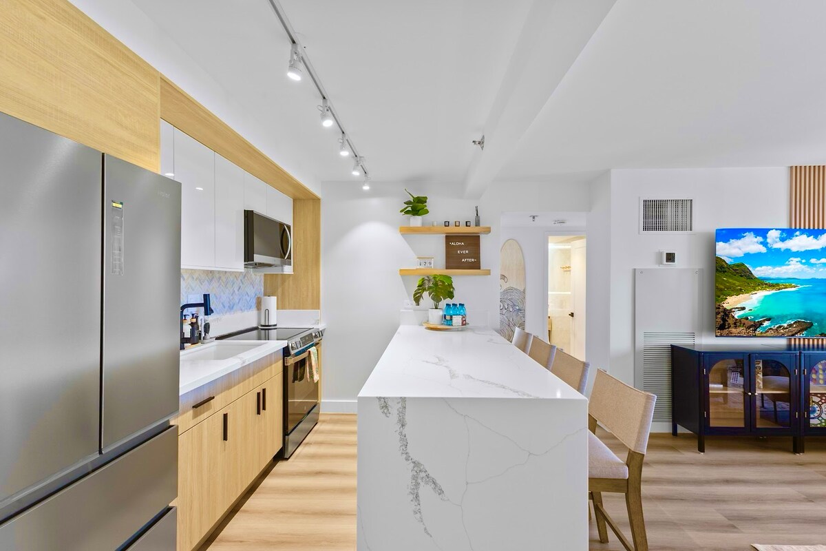 16F-Grand Diamond Head View-2BR-Waikiki w/Parking!