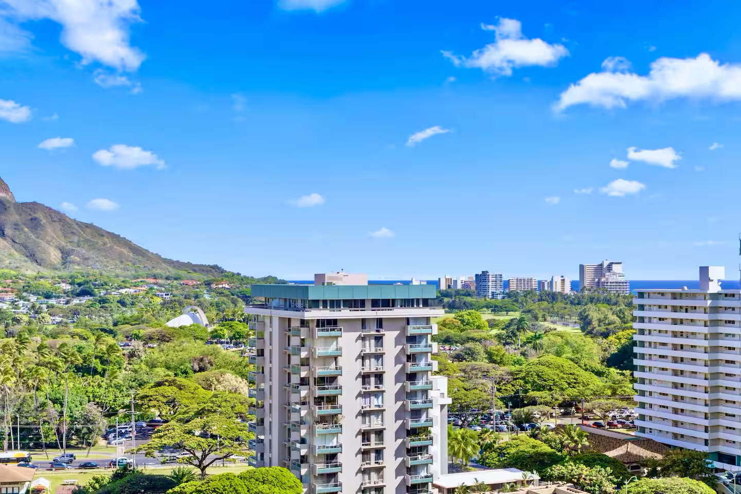 16F-Grand Diamond Head View-2BR-Waikiki w/Parking!