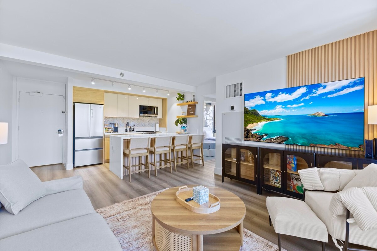 16F-Grand Diamond Head View-2BR-Waikiki w/Parking!