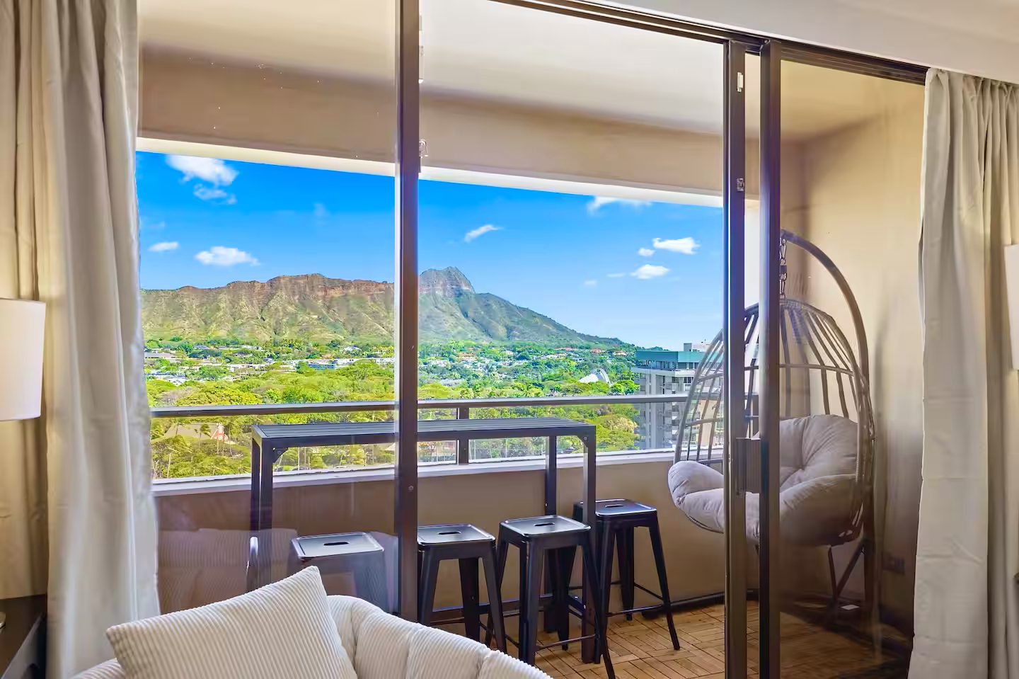 16F-Grand Diamond Head View-2BR-Waikiki w/Parking!