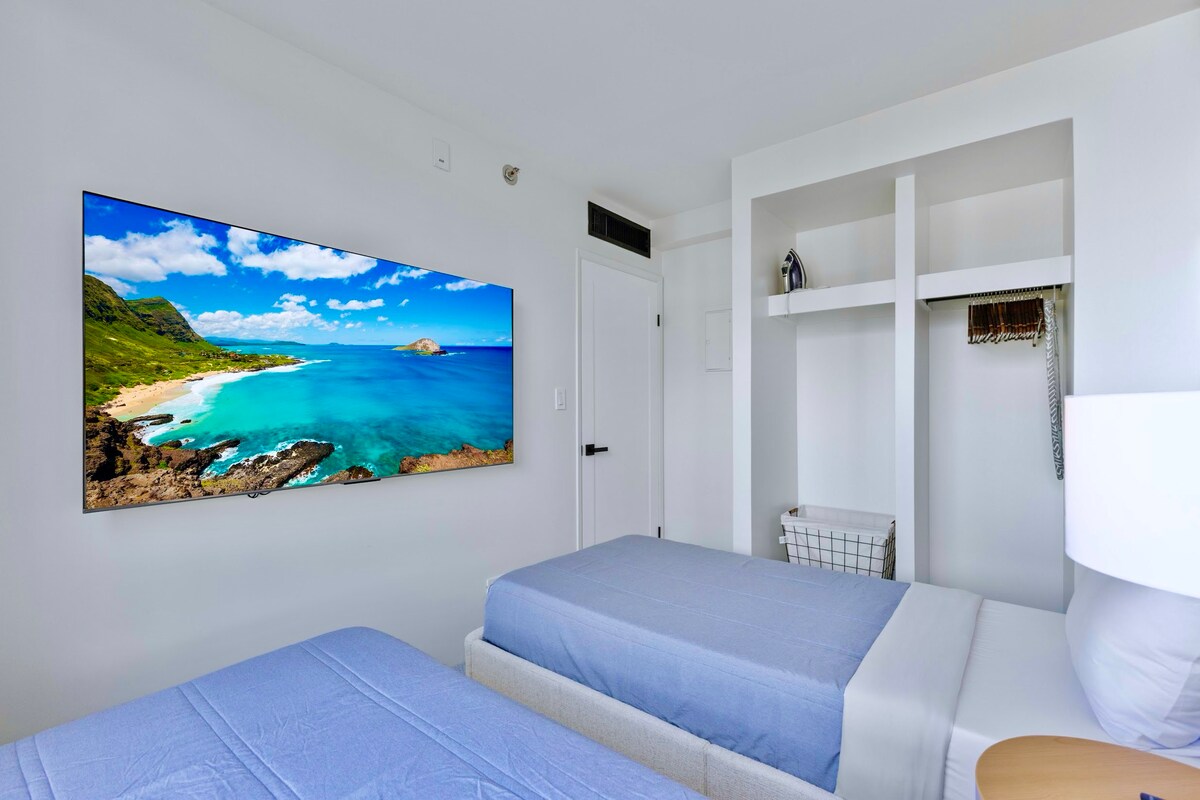 16F-Grand Diamond Head View-2BR-Waikiki w/Parking!