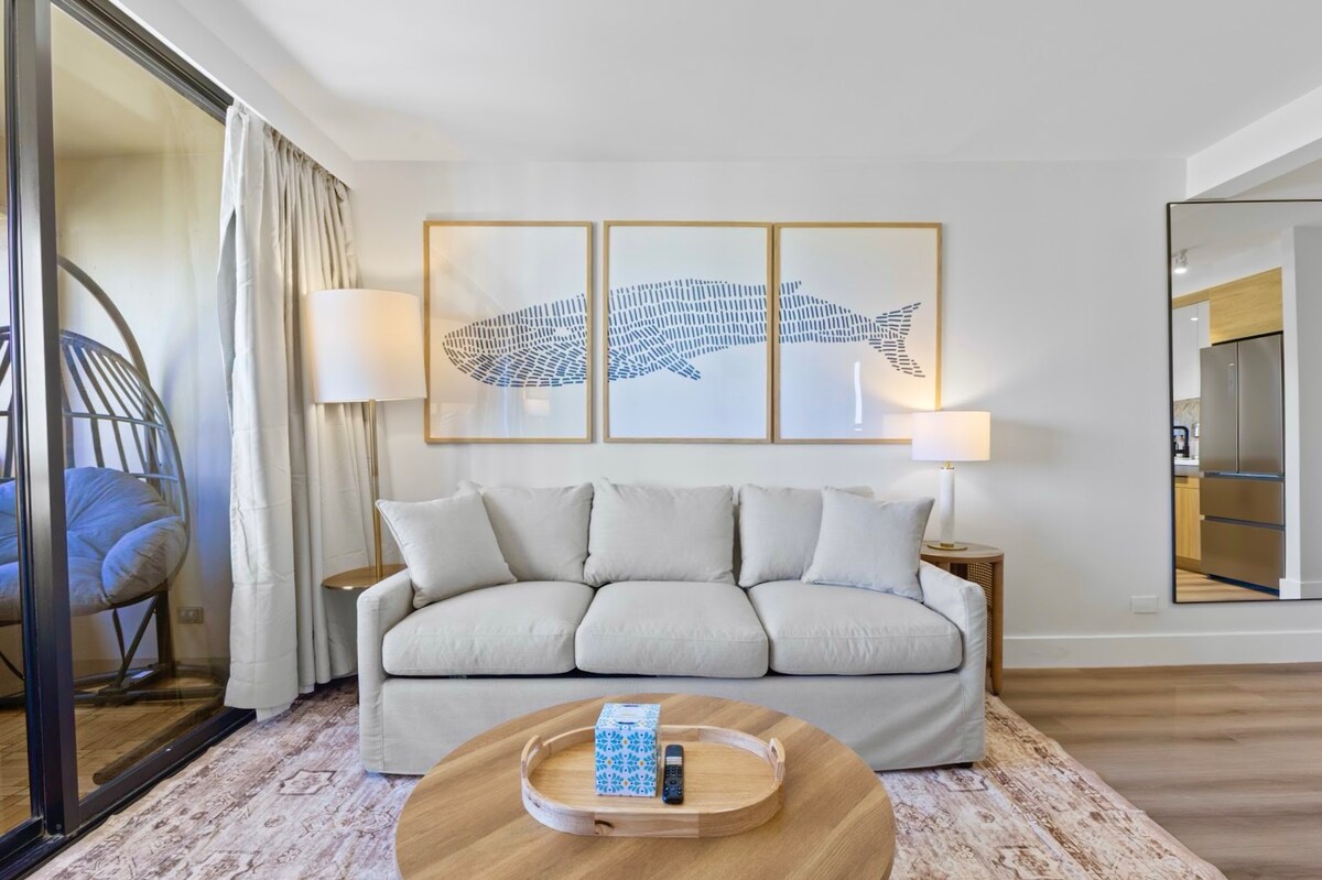 16F-Grand Diamond Head View-2BR-Waikiki w/Parking!