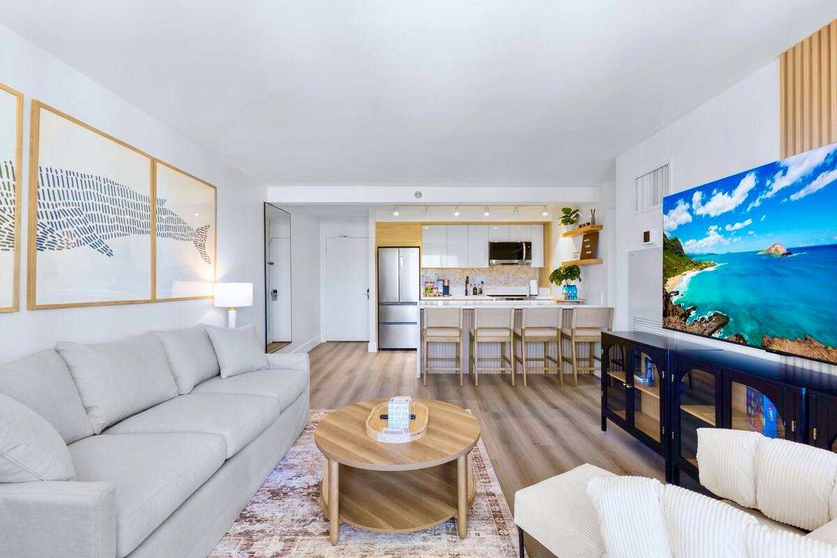 16F-Grand Diamond Head View-2BR-Waikiki w/Parking!