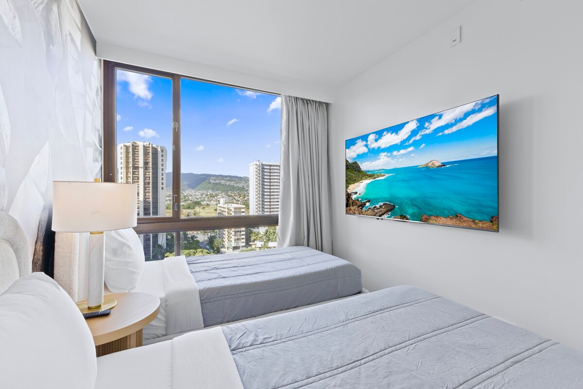 16F-Grand Diamond Head View-2BR-Waikiki w/Parking!