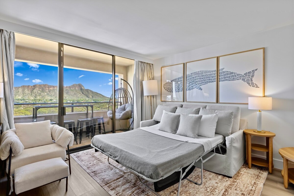 16F-Grand Diamond Head View-2BR-Waikiki w/Parking!