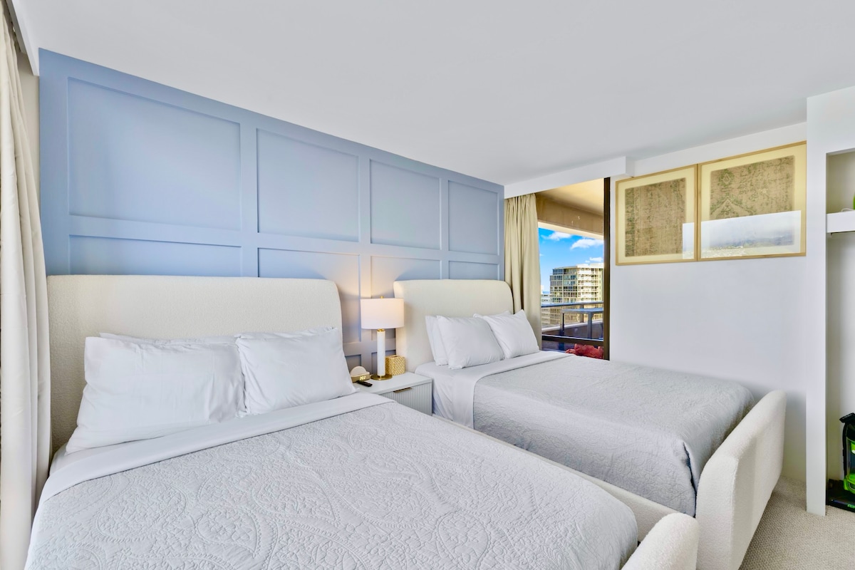 16F-Grand Diamond Head View-2BR-Waikiki w/Parking!