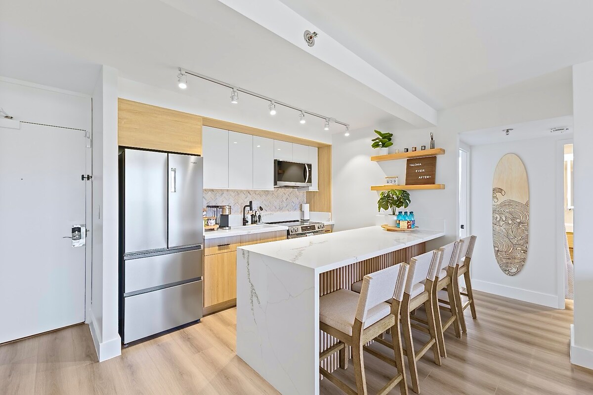 16F-Grand Diamond Head View-2BR-Waikiki w/Parking!