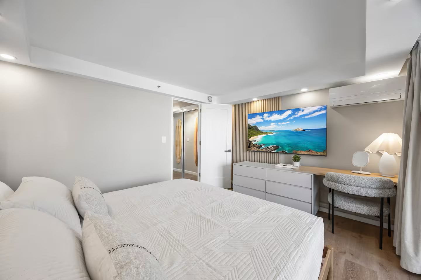Stunning Tropical 1BR-Central Waikiki-Near Beach!