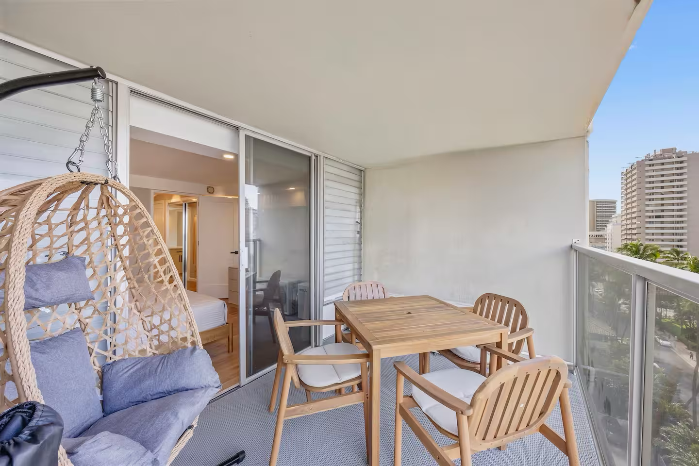 Stunning Tropical 1BR-Central Waikiki-Near Beach!