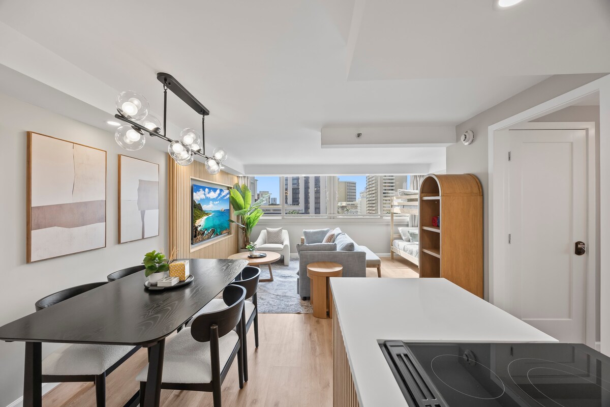 Stunning Tropical 1BR-Central Waikiki-Near Beach!