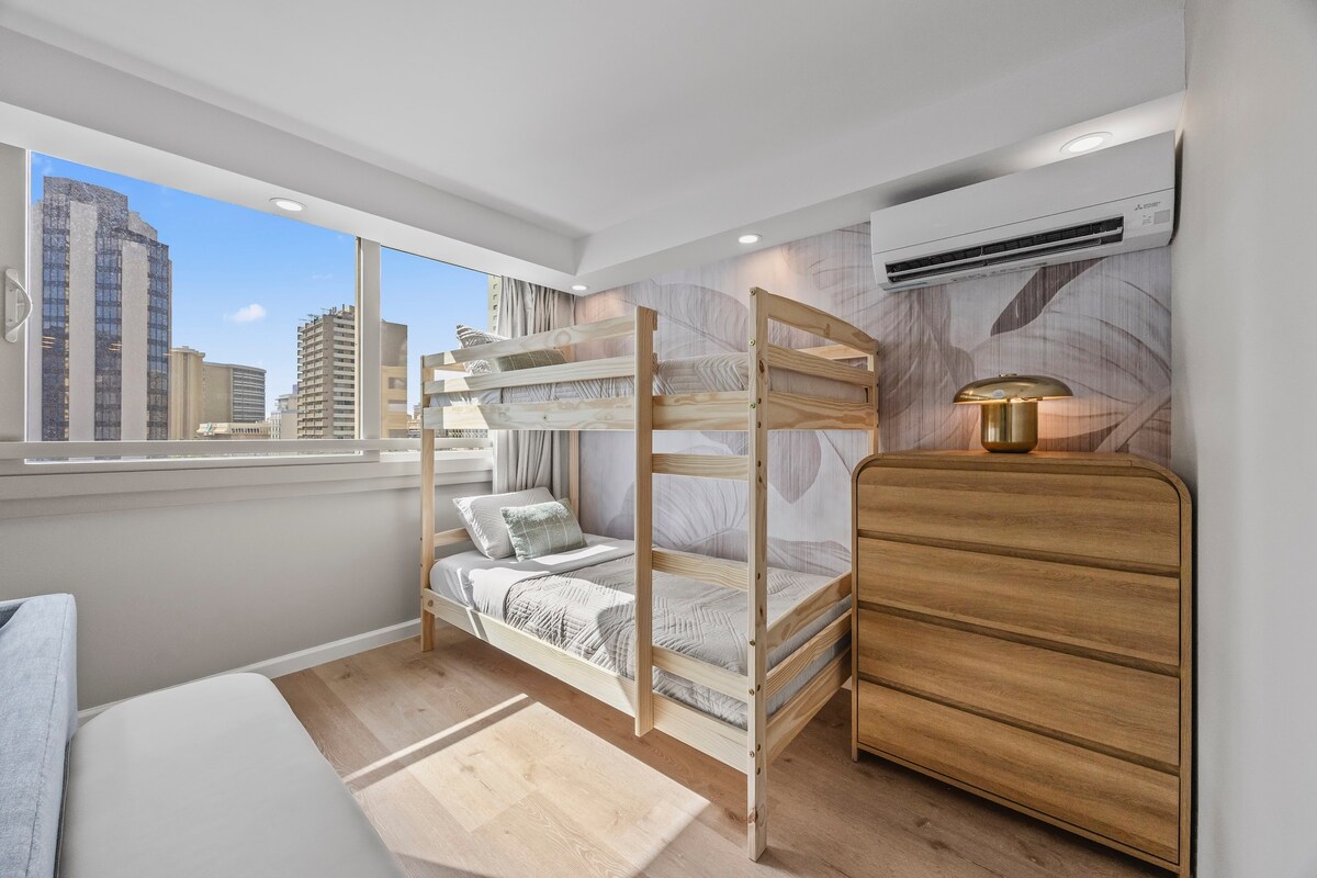 Stunning Tropical 1BR-Central Waikiki-Near Beach!