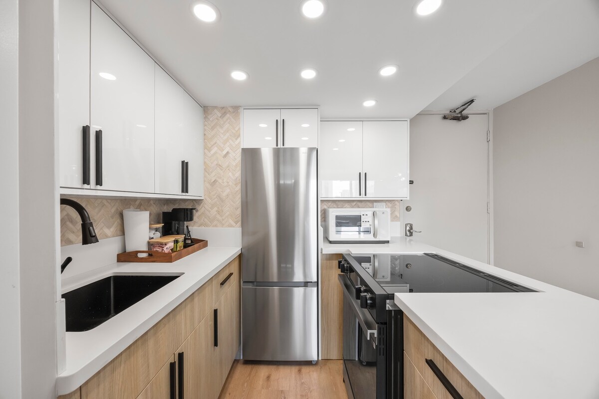 Stunning Tropical 1BR-Central Waikiki-Near Beach!