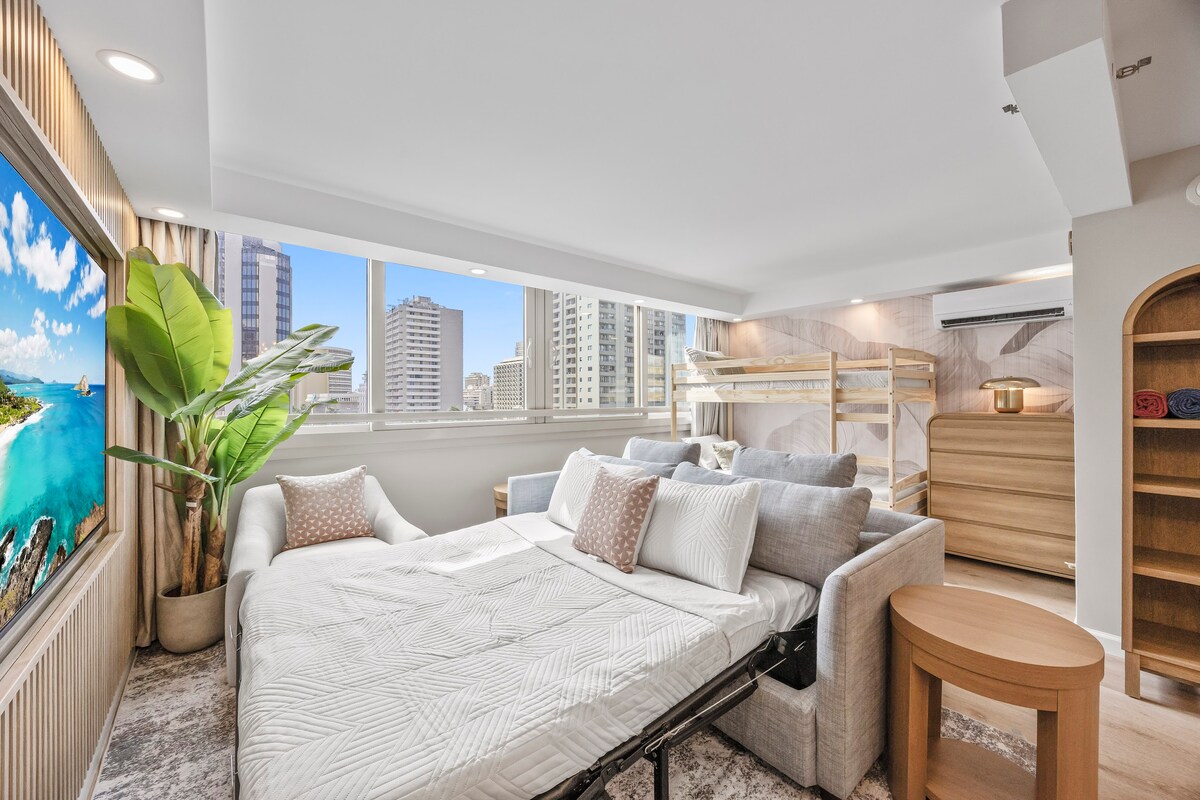 Stunning Tropical 1BR-Central Waikiki-Near Beach!