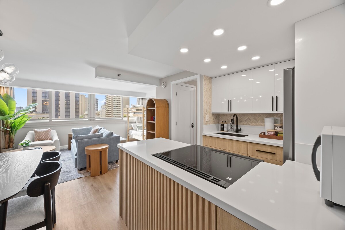 Stunning Tropical 1BR-Central Waikiki-Near Beach!