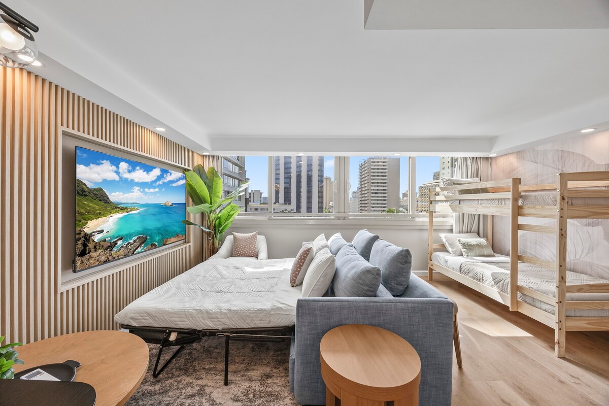 Stunning Tropical 1BR-Central Waikiki-Near Beach!