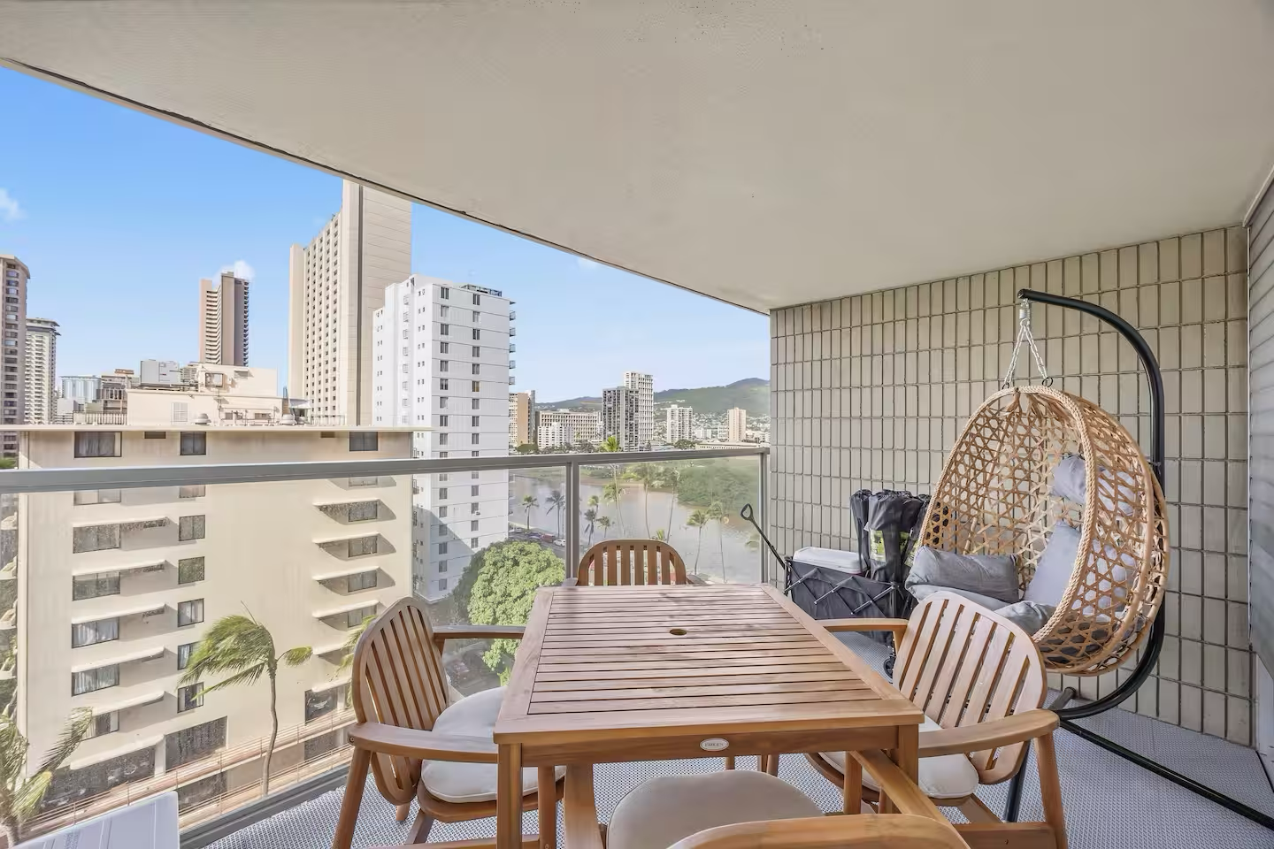 Stunning Tropical 1BR-Central Waikiki-Near Beach!
