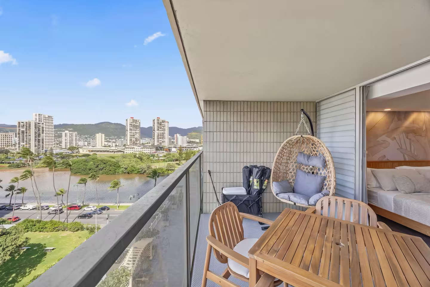 Stunning Tropical 1BR-Central Waikiki-Near Beach!