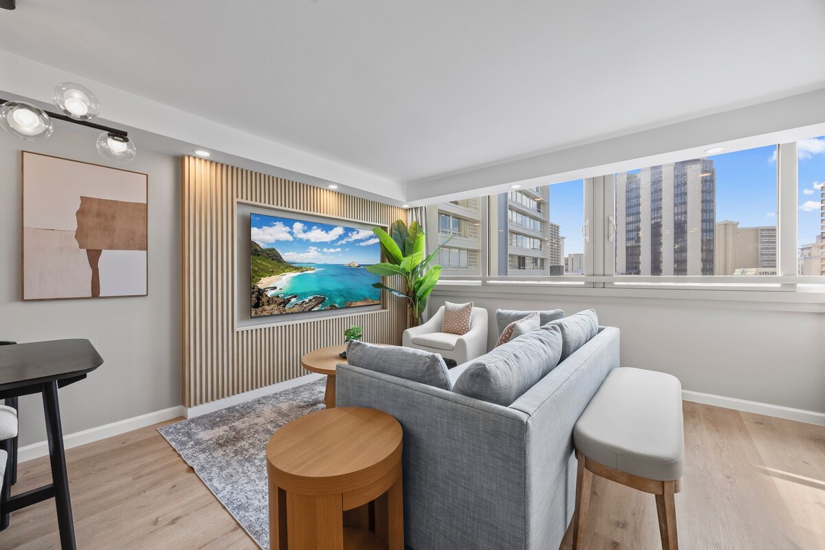 Stunning Tropical 1BR-Central Waikiki-Near Beach!