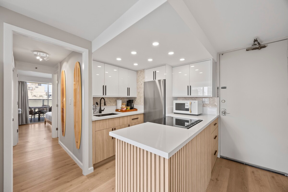 Stunning Tropical 1BR-Central Waikiki-Near Beach!