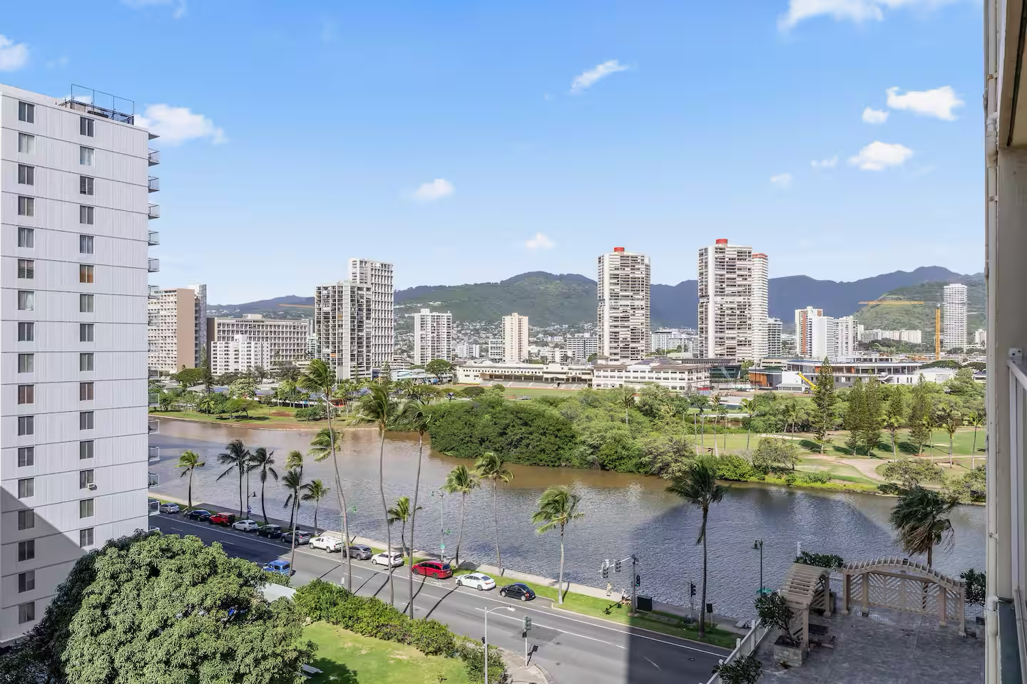 Stunning Tropical 1BR-Central Waikiki-Near Beach!