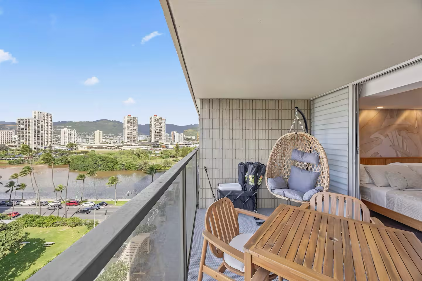 Stunning Tropical 1BR-Central Waikiki-Near Beach!
