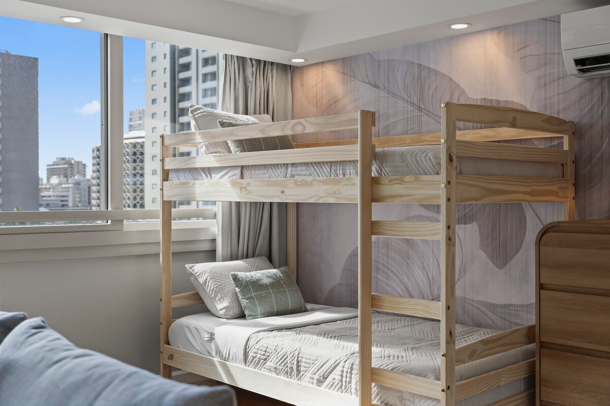 Stunning Tropical 1BR-Central Waikiki-Near Beach!