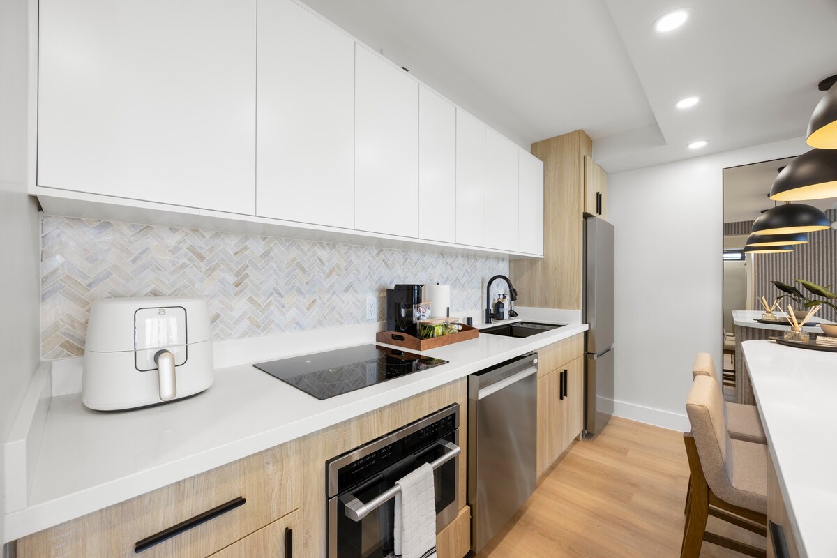 31F-Waikiki Banyan-1BR-Ocean & City Skyline Views