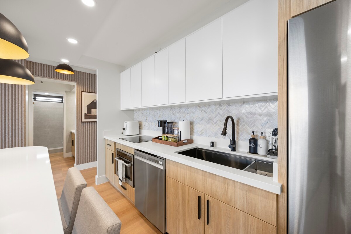 31F-Waikiki Banyan-1BR-Ocean & City Skyline Views
