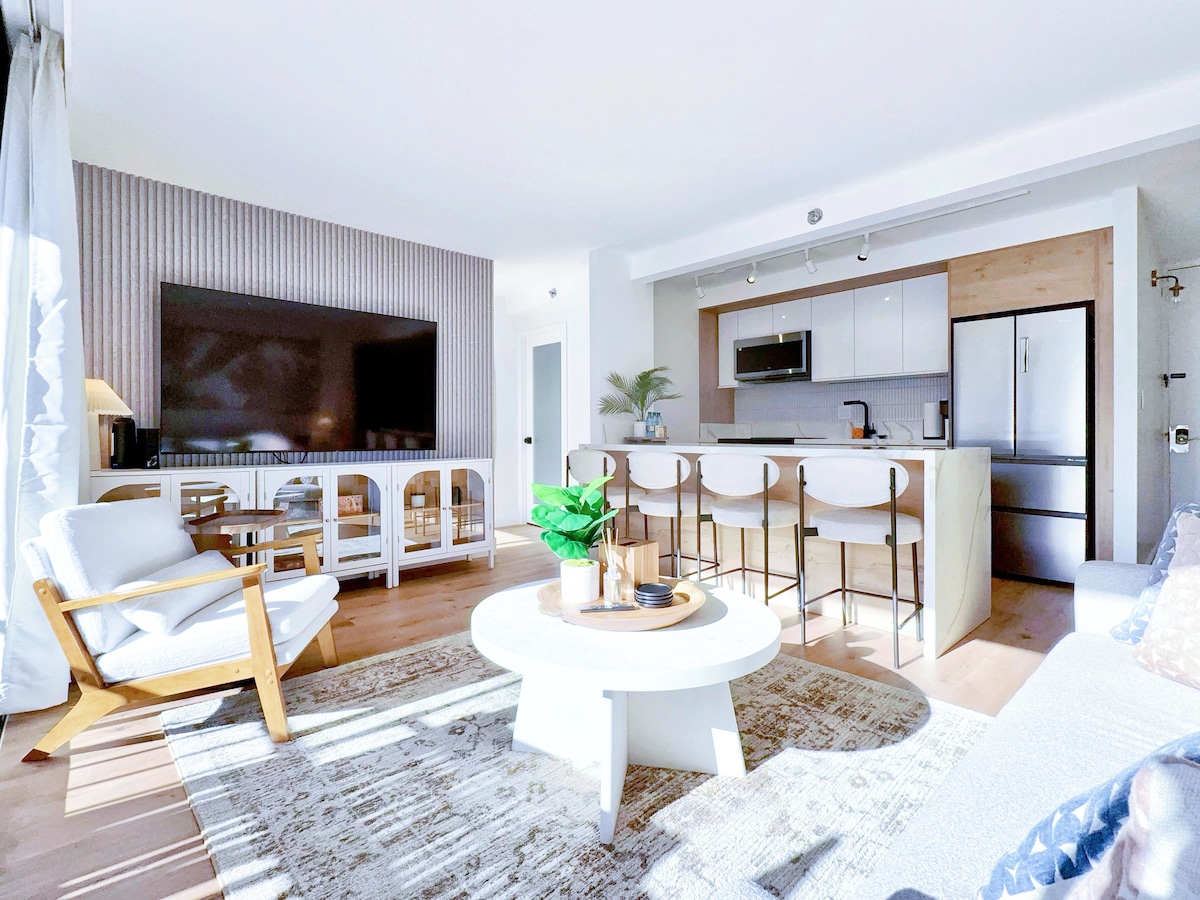 10FL-Upscale Tropical 1BR-Near Beach w/Parking