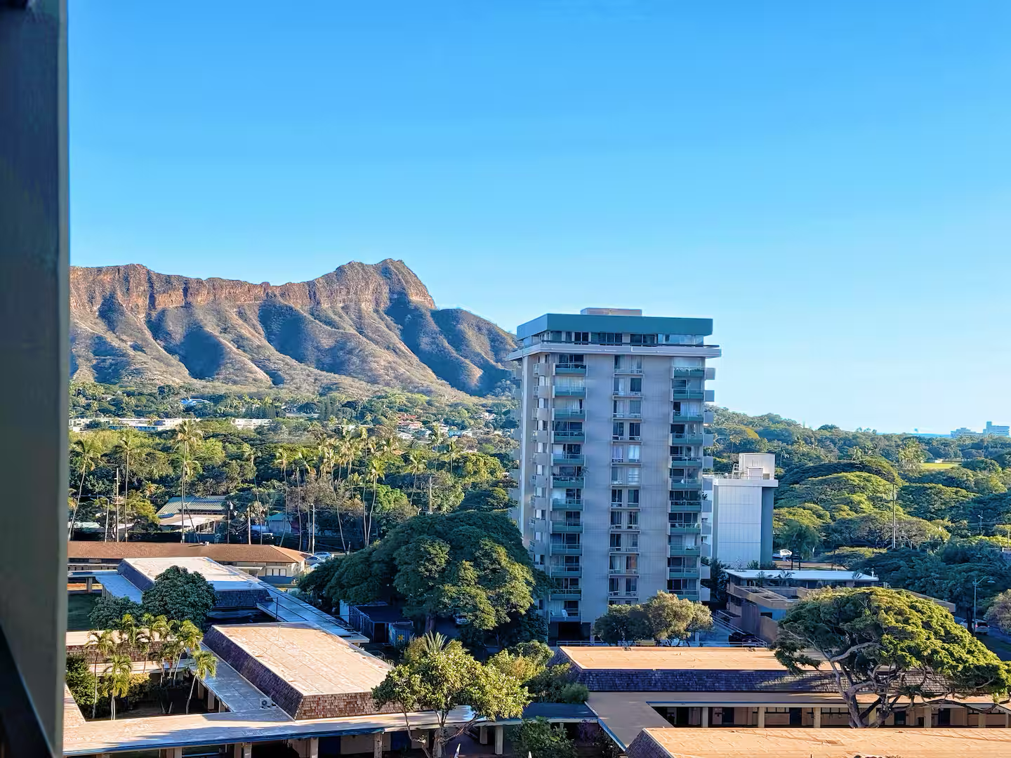 10FL-Upscale Tropical 1BR-Near Beach w/Parking