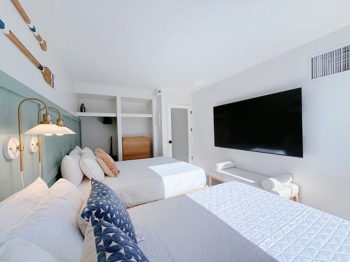 10FL-Upscale Tropical 1BR-Near Beach w/Parking