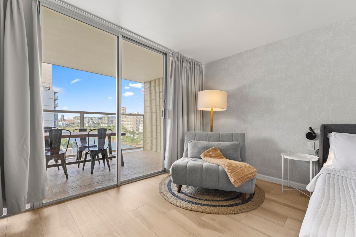 16F-Renovated Modern King Studio-Waikiki Beach~