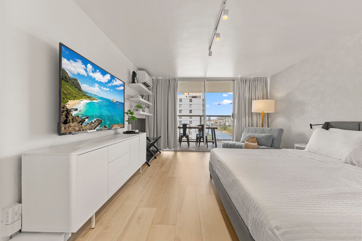 16F-Renovated Modern King Studio-Waikiki Beach~