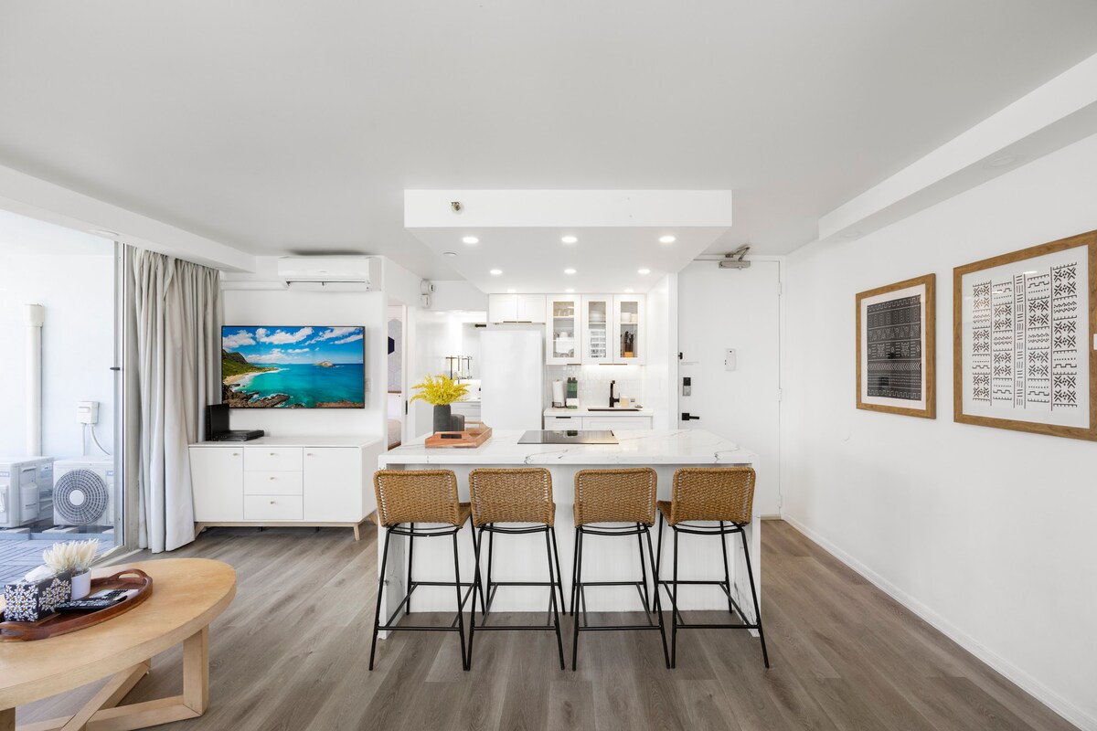 Walk to the Beach!*Renovated Central Waikiki 1BR!