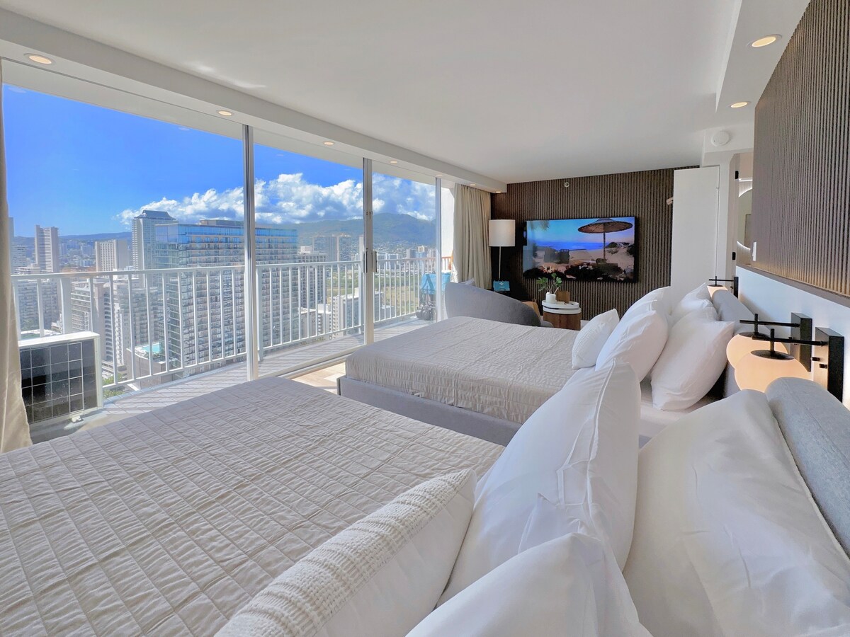 Top FL-Chic Upscale Studio w/2 Queens Near Beach