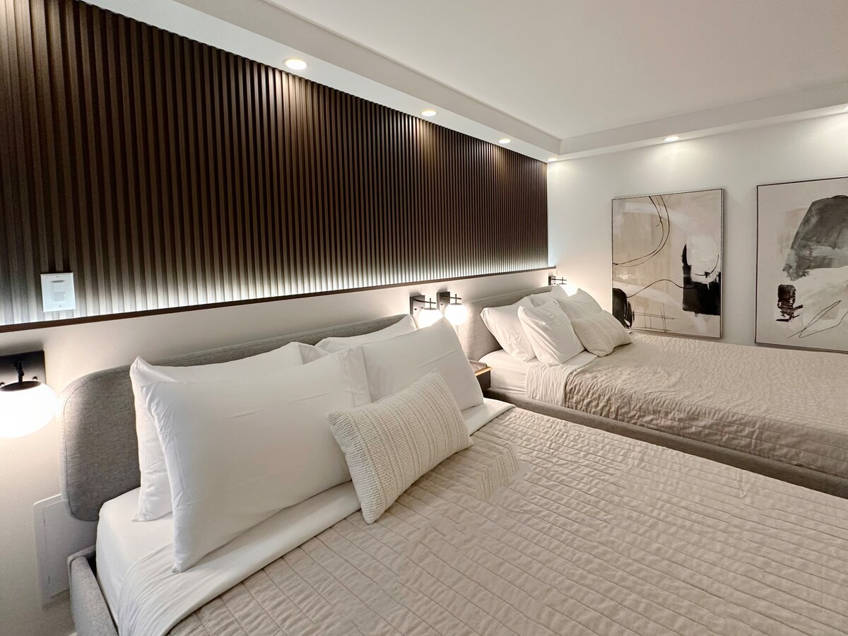 Top FL-Chic Upscale Studio w/2 Queens Near Beach