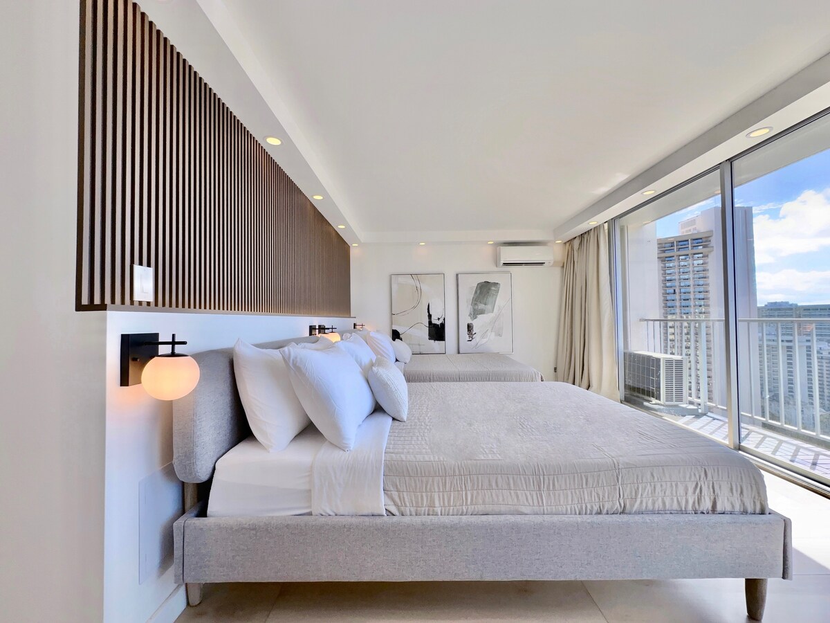 Top FL-Chic Upscale Studio w/2 Queens Near Beach