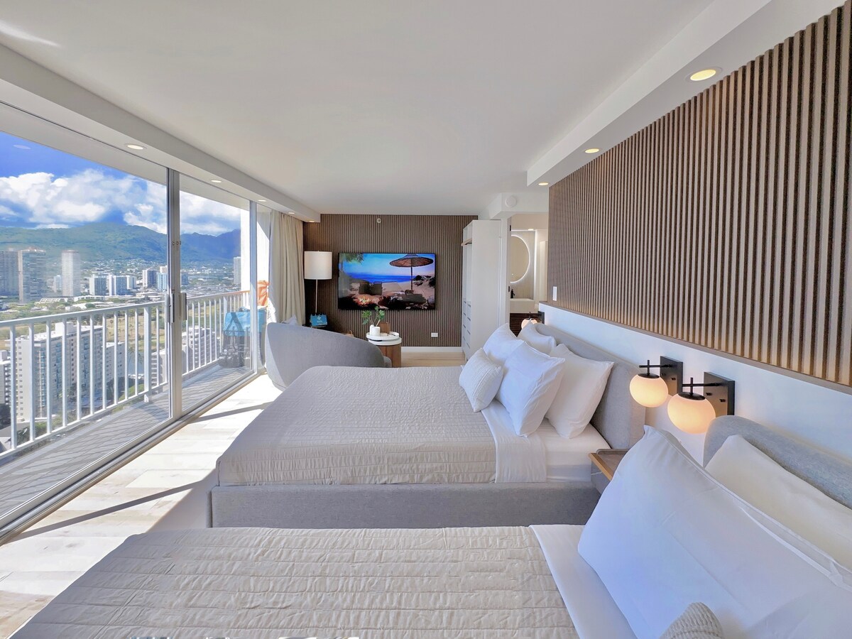 Top FL-Chic Upscale Studio w/2 Queens Near Beach