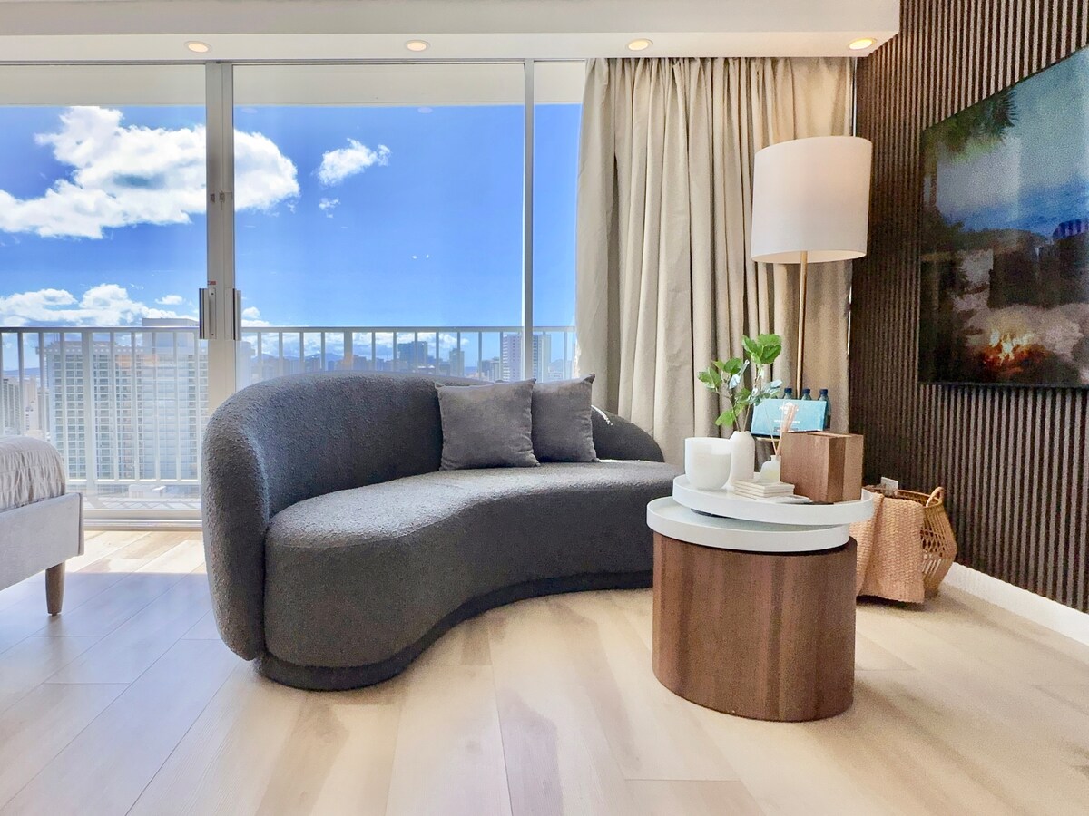 Top FL-Chic Upscale Studio w/2 Queens Near Beach