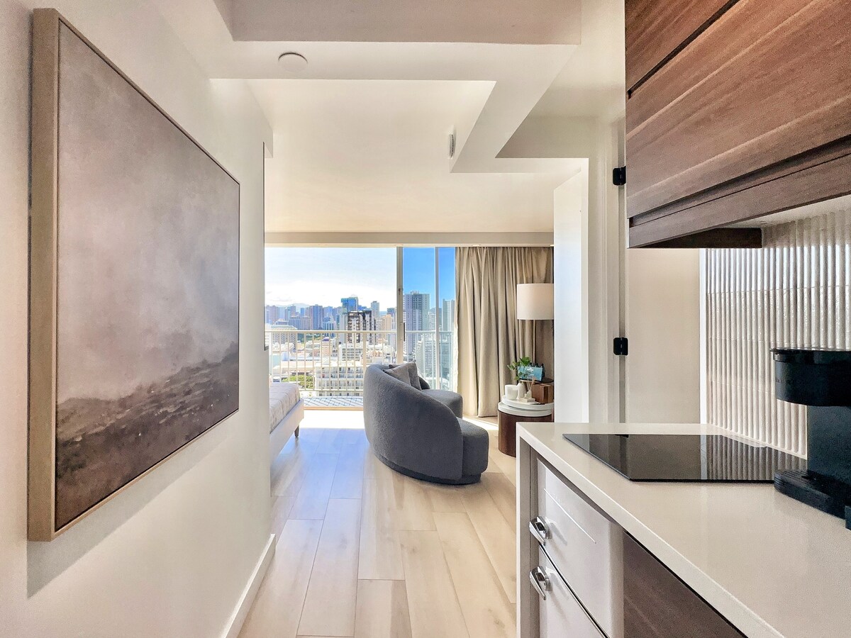 Top FL-Chic Upscale Studio w/2 Queens Near Beach