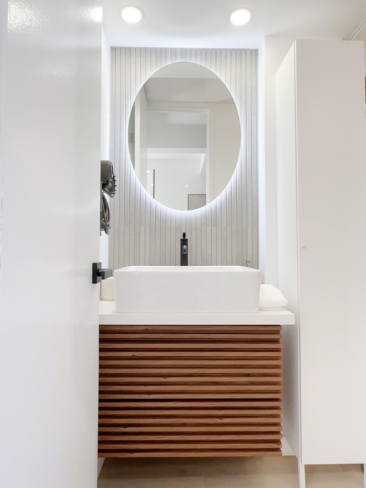 Top FL-Chic Upscale Studio w/2 Queens Near Beach