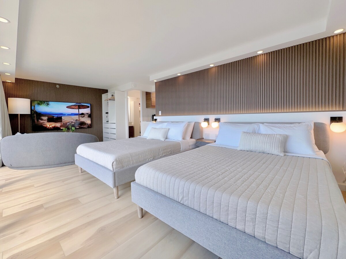 Top FL-Chic Upscale Studio w/2 Queens Near Beach