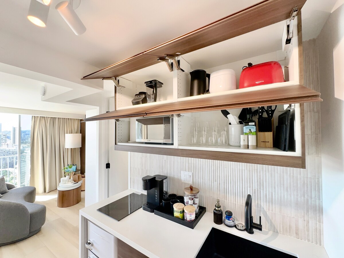 Top FL-Chic Upscale Studio w/2 Queens Near Beach