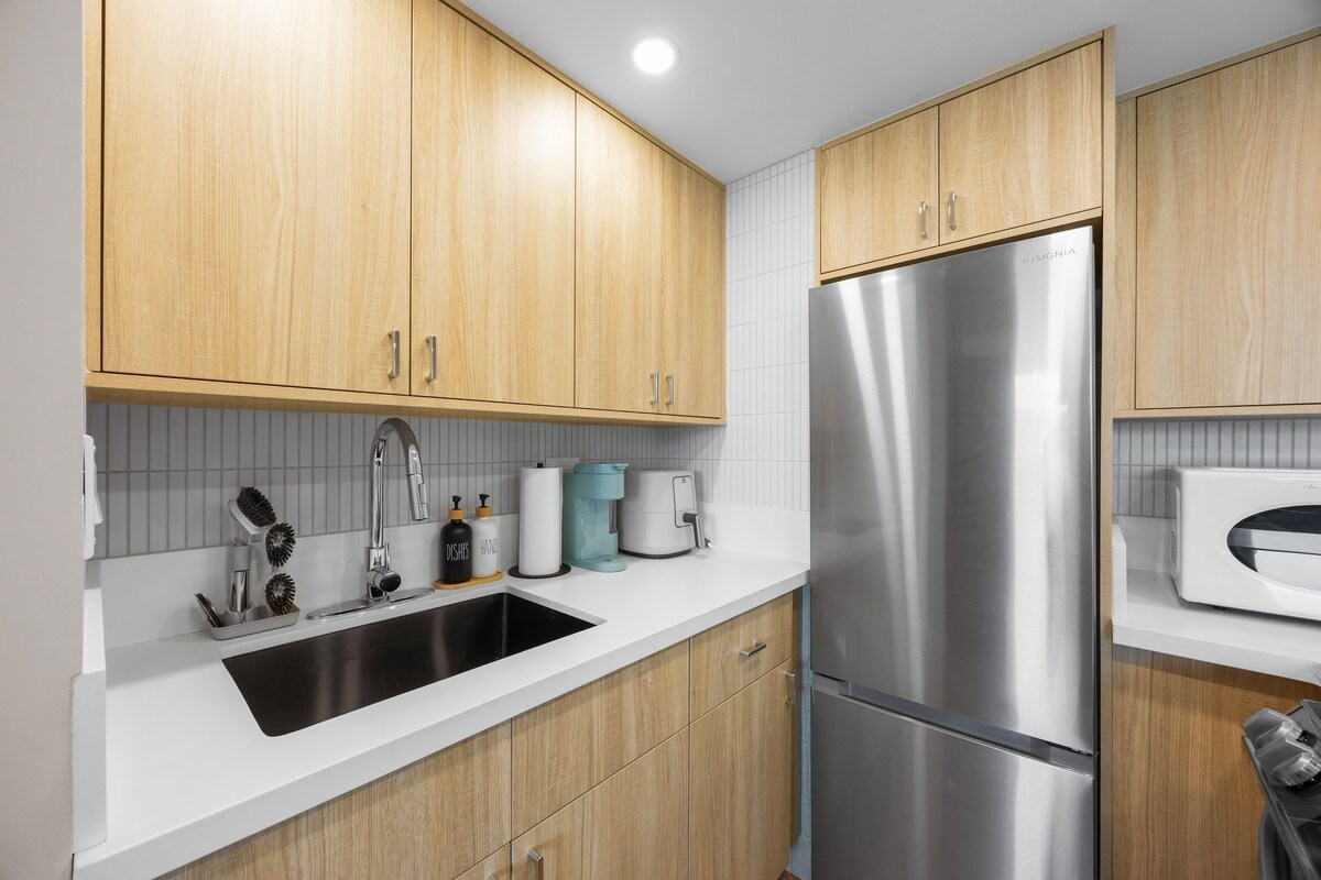 34F-Waikiki 1BR Retreat-Ocean & Diamond Head Views