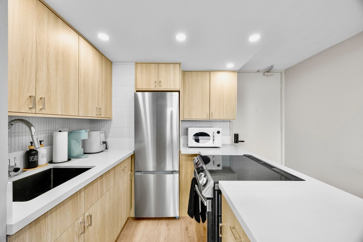 34F-Waikiki 1BR Retreat-Ocean & Diamond Head Views