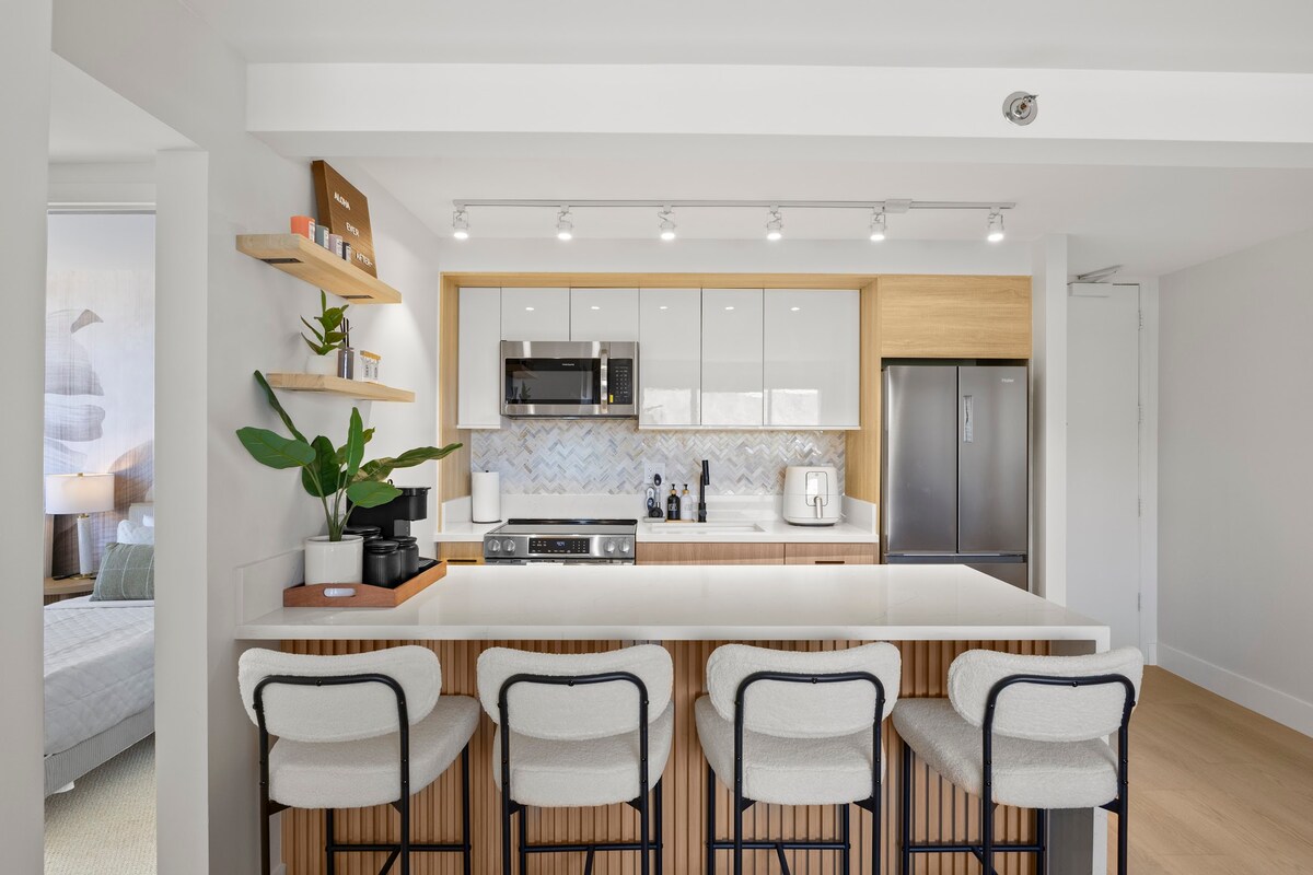 17F-Grand Diamond Head View-2BR-Waikiki w/Parking!