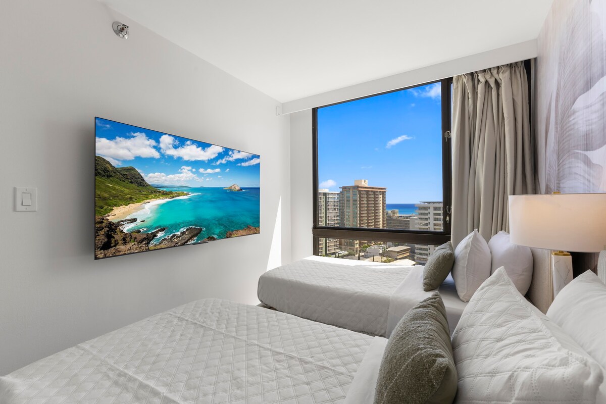 17F-Grand Diamond Head View-2BR-Waikiki w/Parking!