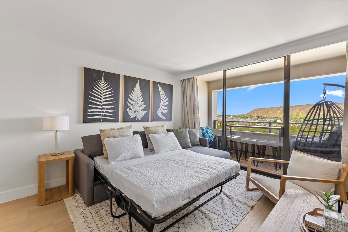 17F-Grand Diamond Head View-2BR-Waikiki w/Parking!